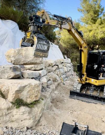 Enrochement près de Beaucaire
